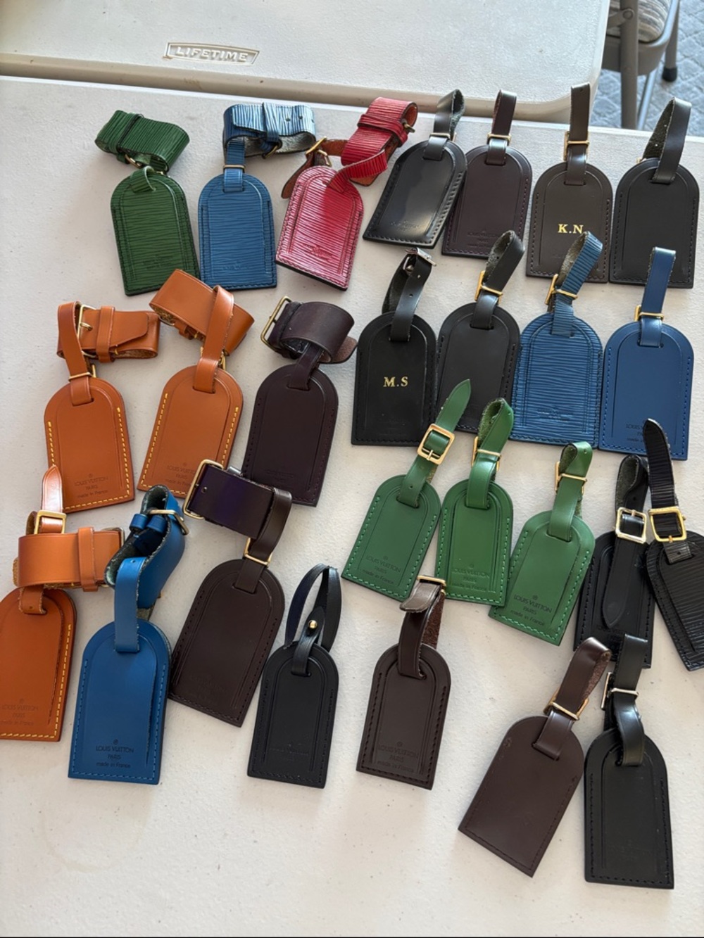 Random LV color luggage tag pull- This listing is for my live show!